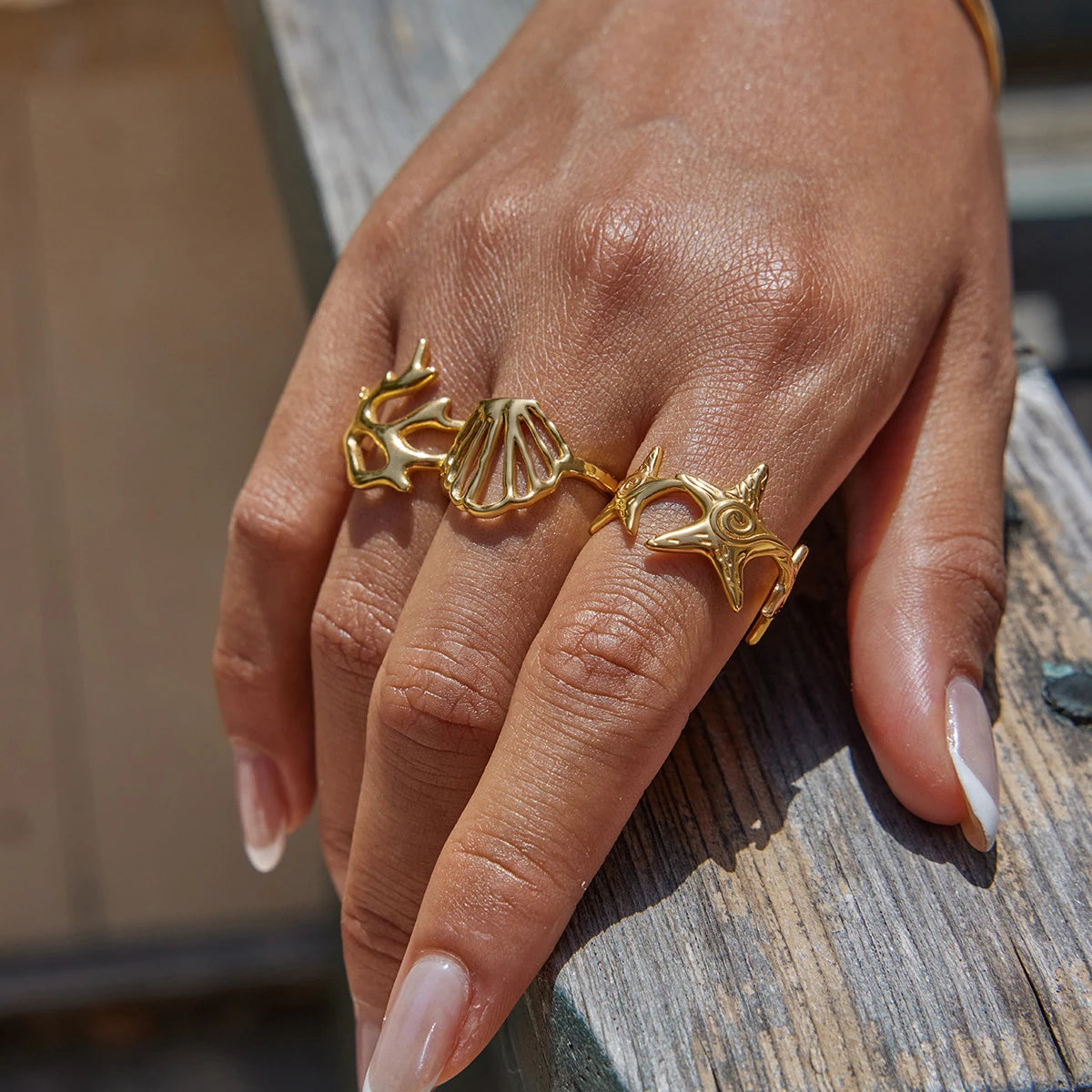Uworld Vacation Ocean Wind 18K Gold Color Plated Stainless Steel Hollow Shell Ring Starfish Coral Stackable Ring Women's Accesso